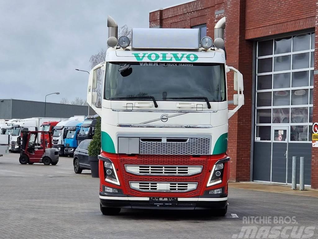 Volvo FH 16.650 6x2 - Low roof show truck - PTO/Hydrauli Tractor Units