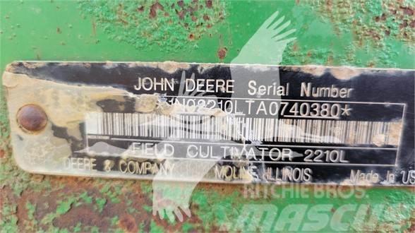 John Deere 2210 Cultivators