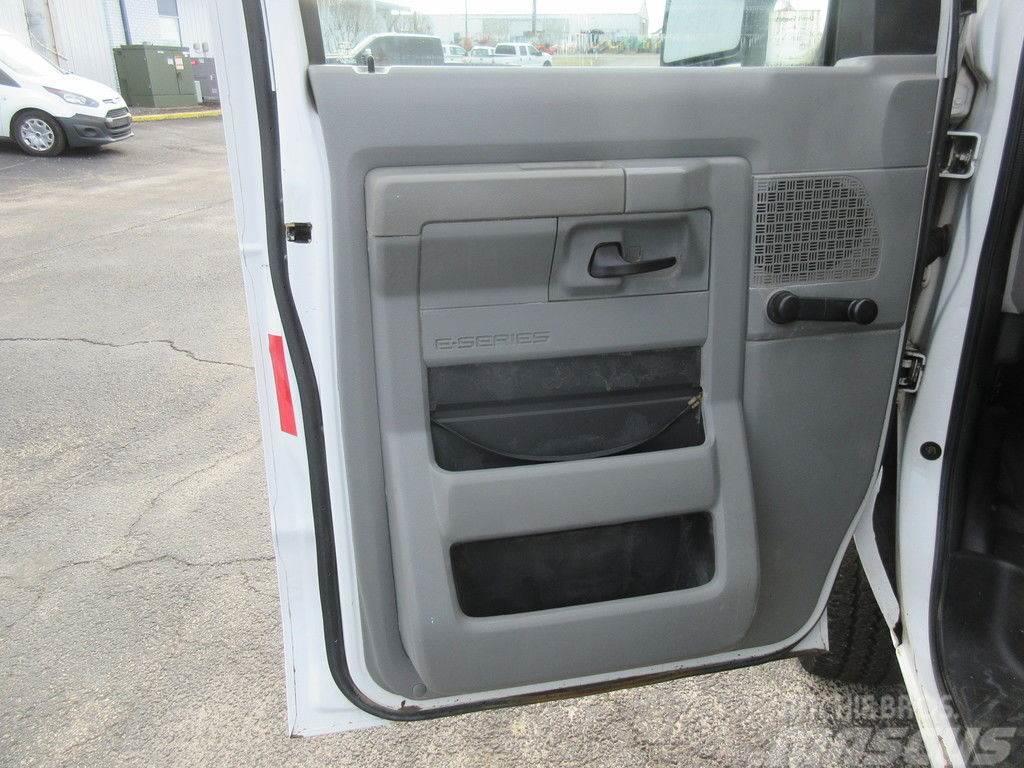 Ford Econoline E-150 Panel vans
