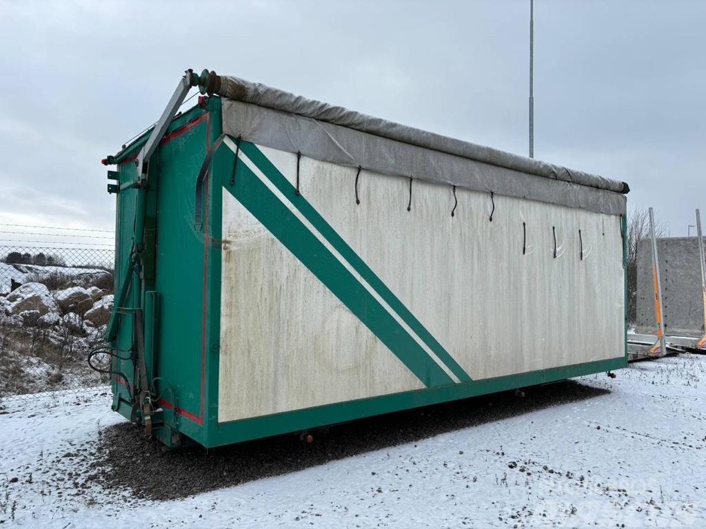  Okänt Flisbur med rulltäckning på Laxolås Hook lift trucks