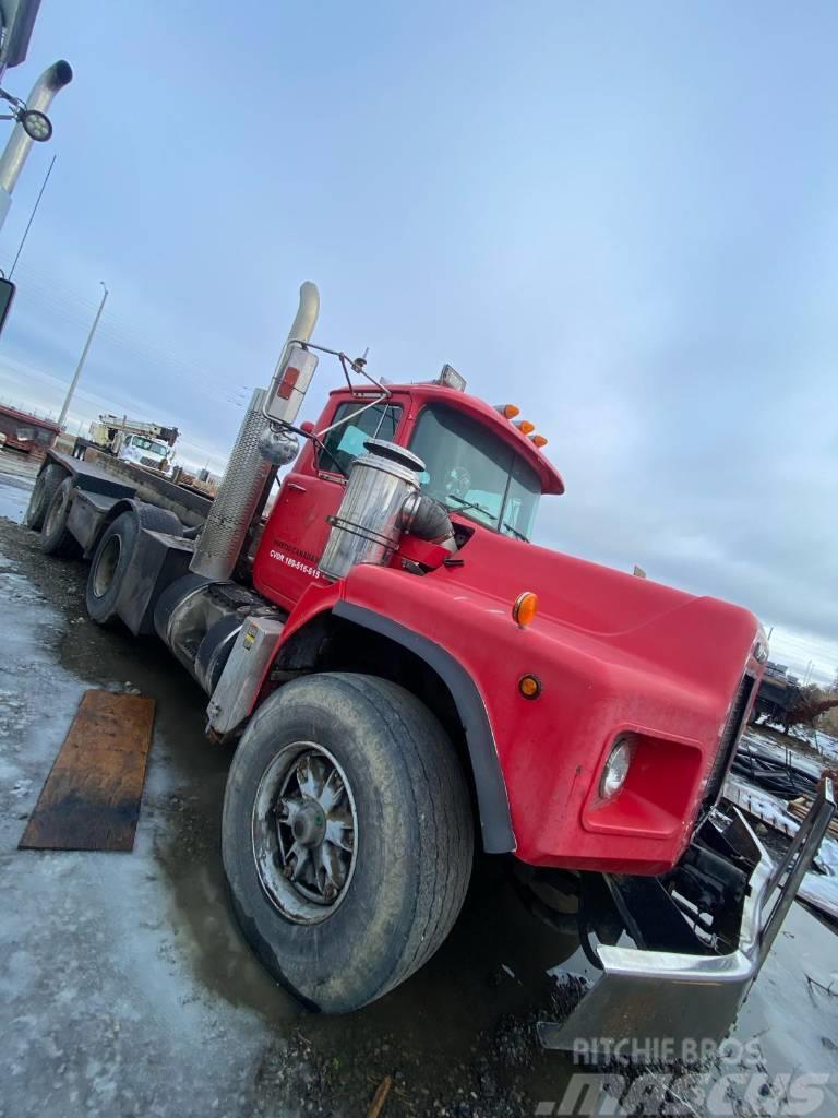 Mack Roll-Off Truck Cable lift demountable trucks