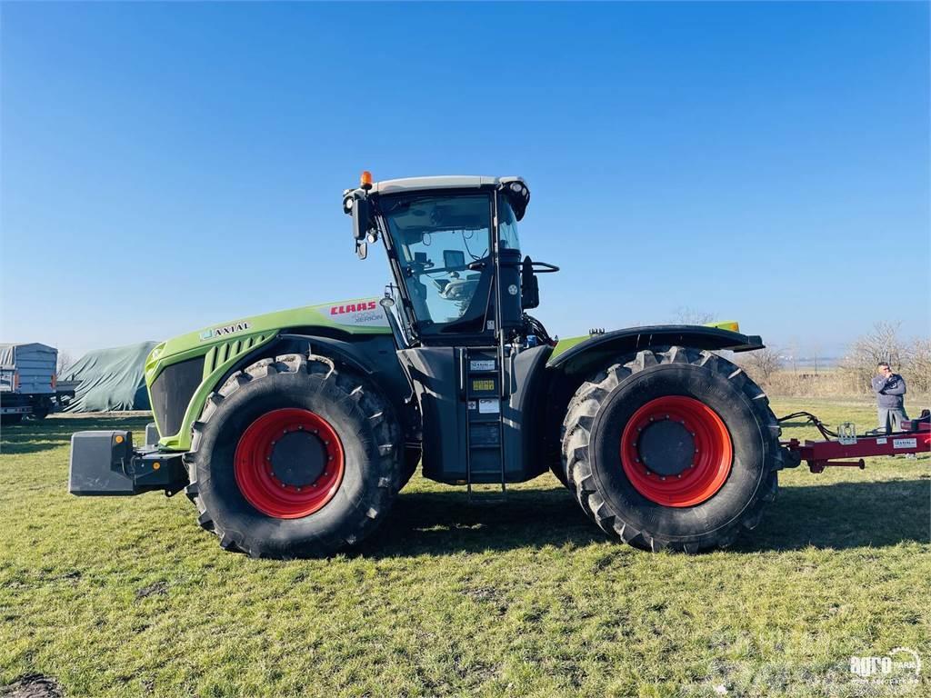 CLAAS Xerion 4000 TRAC Tractors