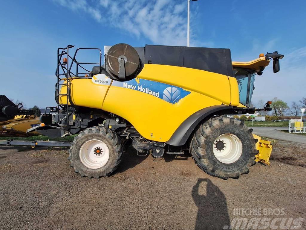 New Holland CR 9070 Elevation Combine harvesters