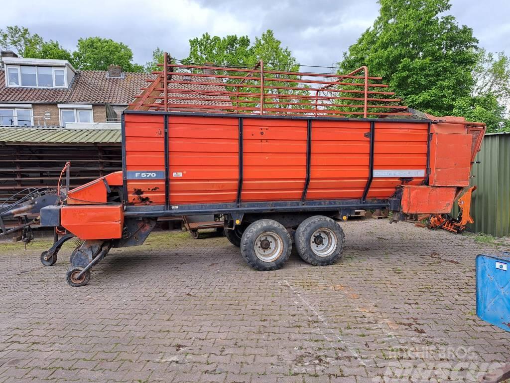 Deutz-Fahr opraapwagen F570 Self loading trailers