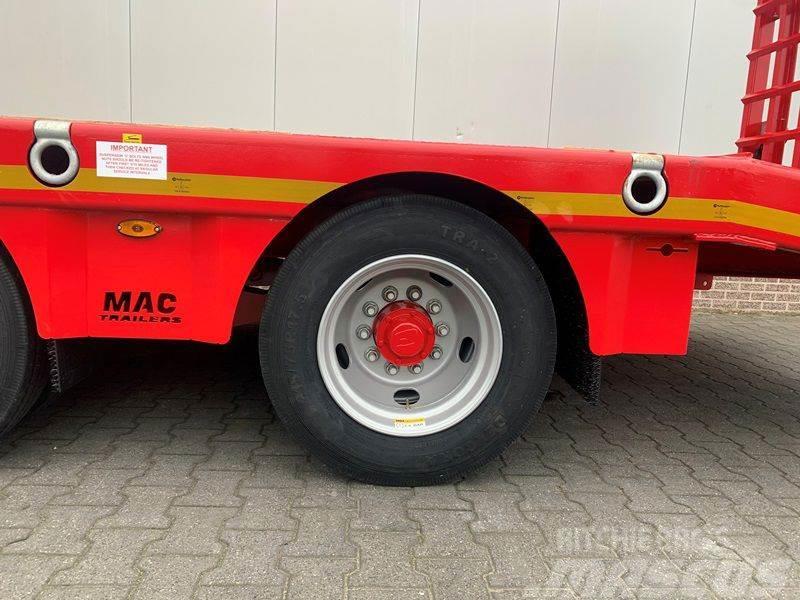 MAC 16 Vehicle transport trailers