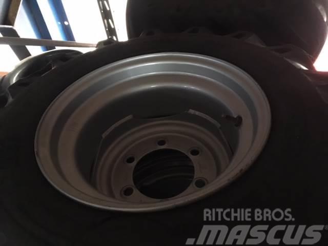 BKT 26,0X12,00X12 Tyres, wheels and rims