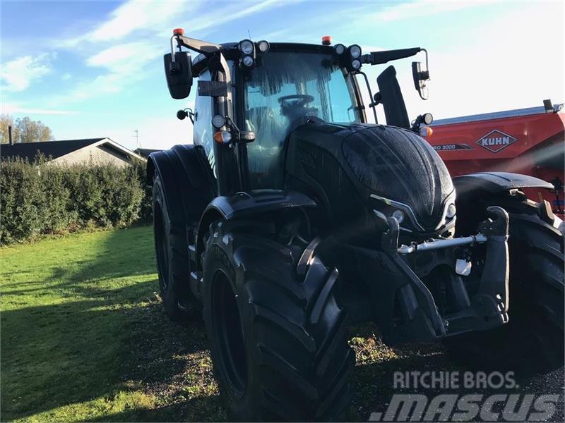 Valtra N175 Versu Black Editions Med AutoComfort Affjedre Tractors