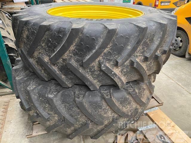 John Deere 7R Tyres, wheels and rims