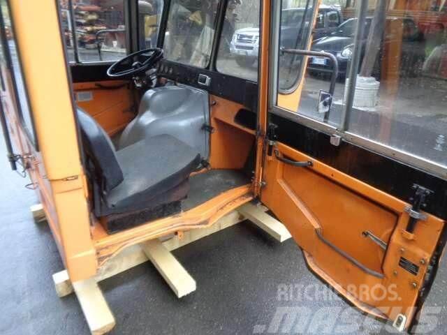 Mercedes-Benz Unimog Cabins and interior