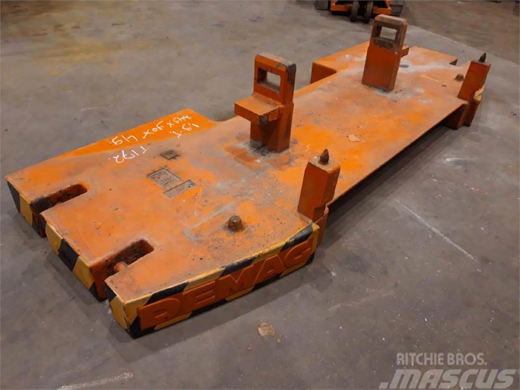 Terex Demag Demag AC 155 counterweight 1,9 ton Crane parts and equipment