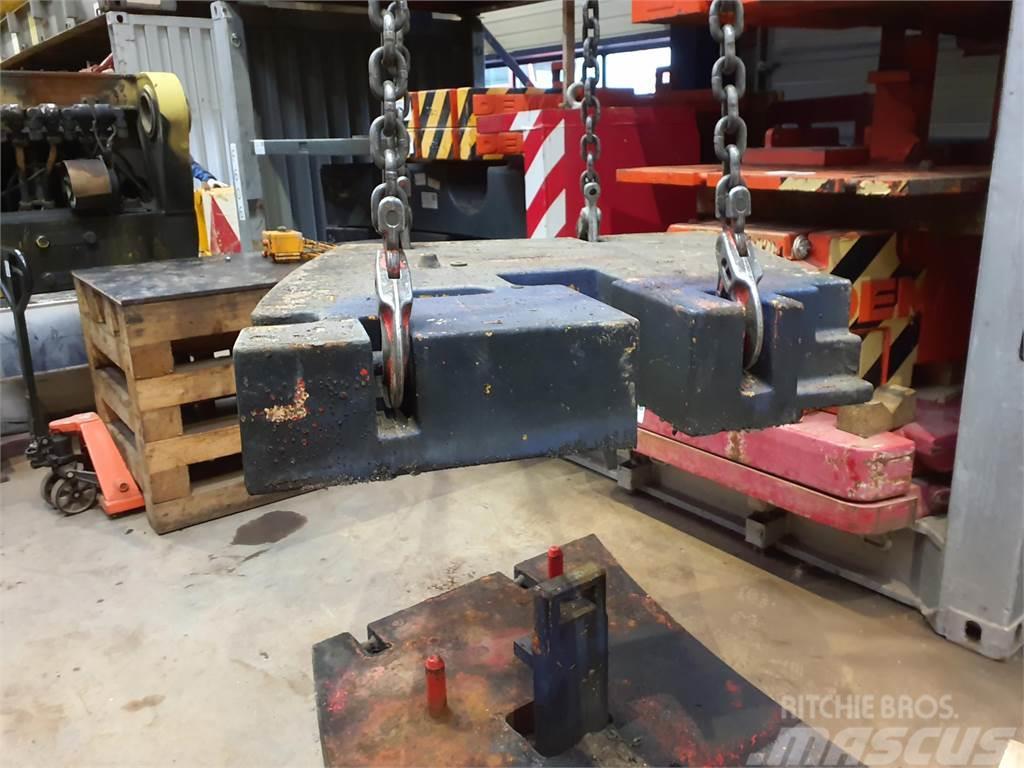 Terex Demag Demag AC 205 counterweight left side 1,9 ton Crane parts and equipment