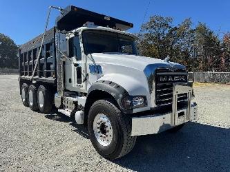 Mack GU713
