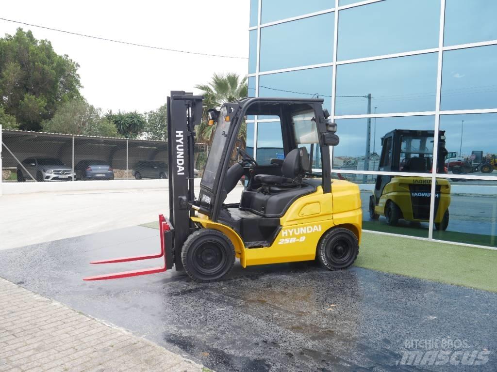Hyundai 25 D-9 Diesel gaffeltrucks