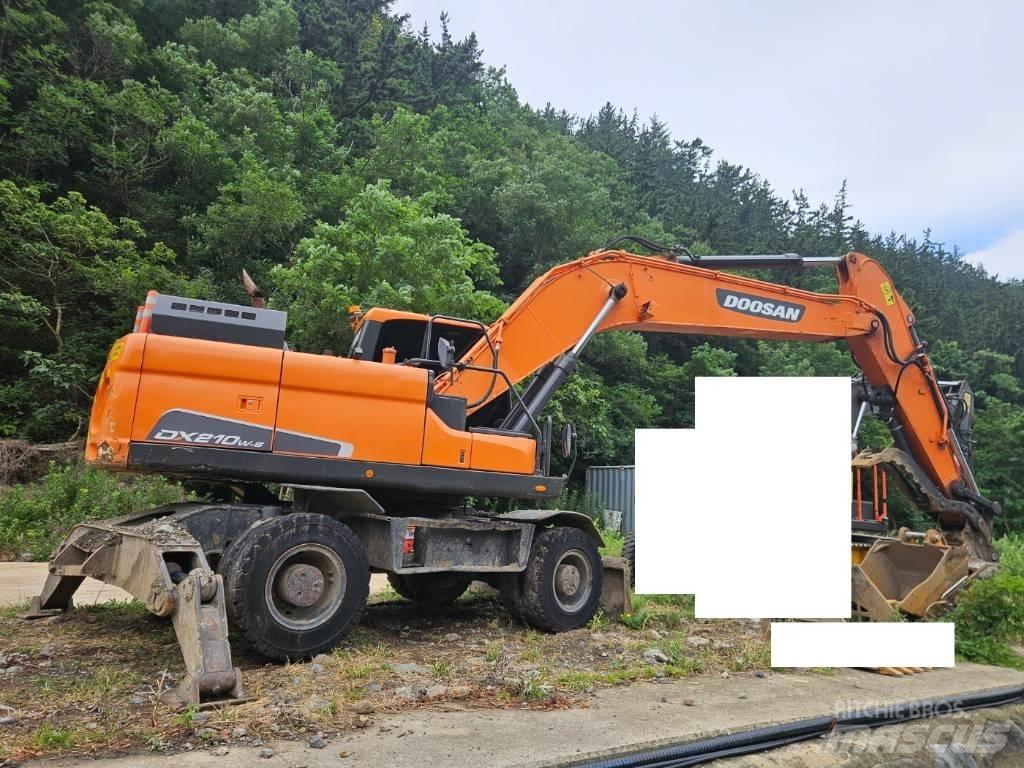 Doosan DX 210 W Gravemaskiner på hjul