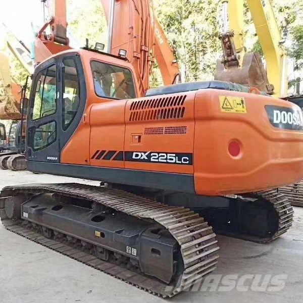Doosan DX 225 Gravemaskiner på larvebånd