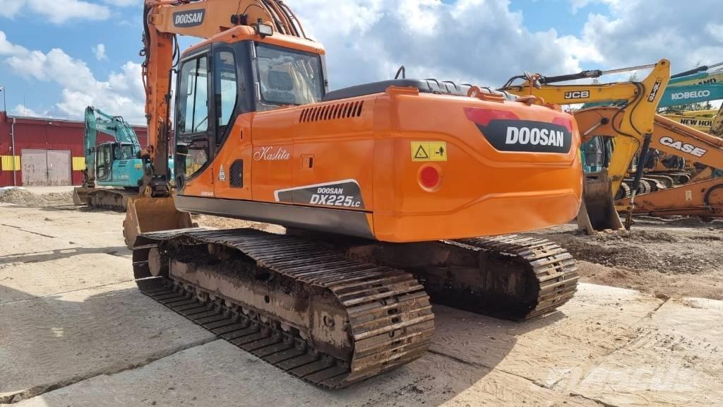 Doosan DX 225 LC Gravemaskiner på larvebånd