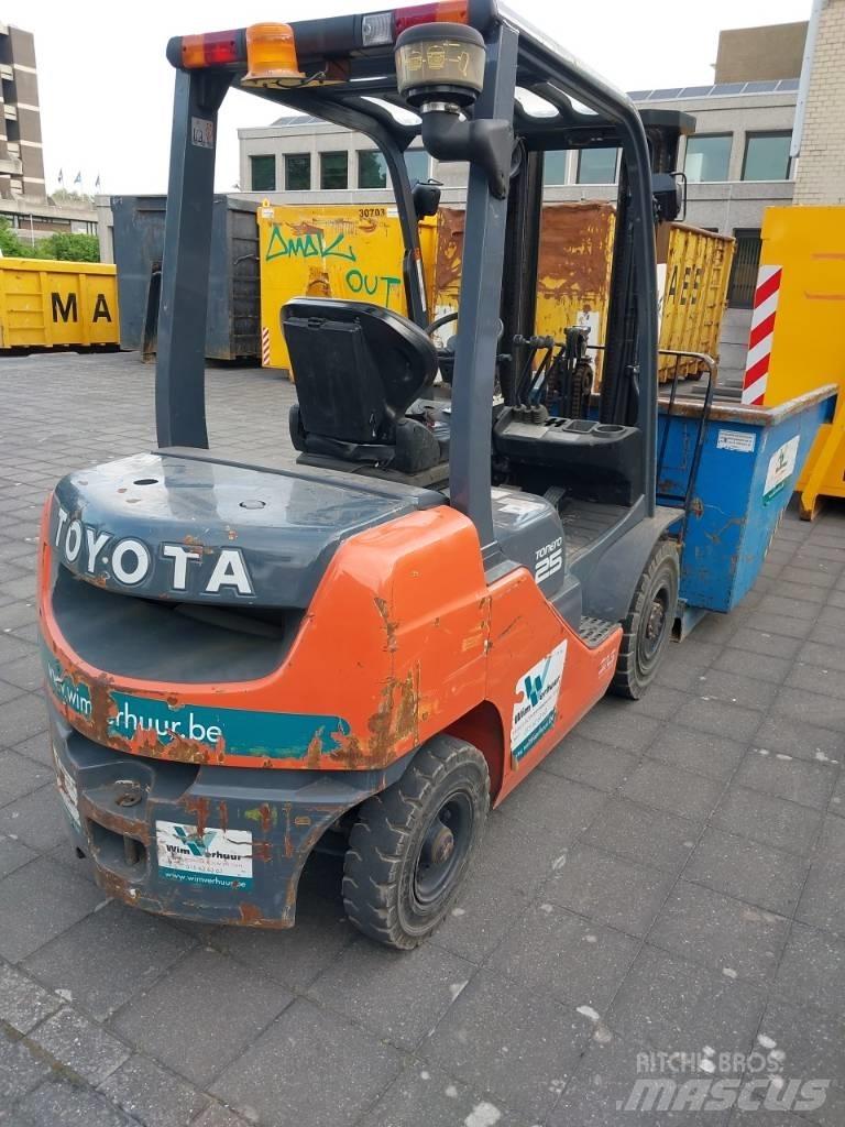 Toyota 8 FDF 25 Diesel gaffeltrucks