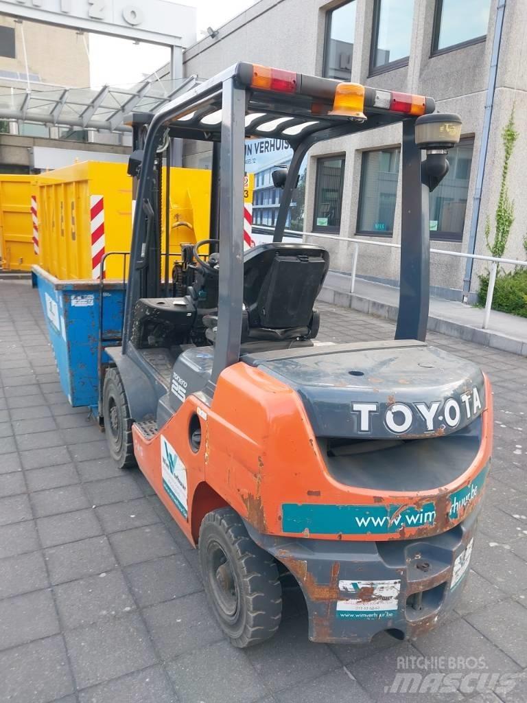 Toyota 8 FDF 25 Diesel gaffeltrucks