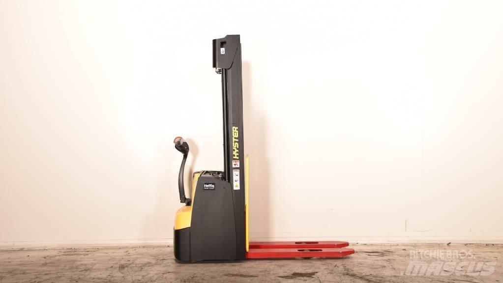 Hyster S 1.2 Gaffelstabler med gående fører