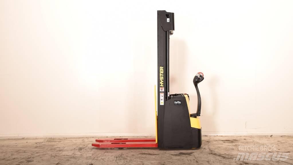 Hyster S 1.2 Gaffelstabler med gående fører