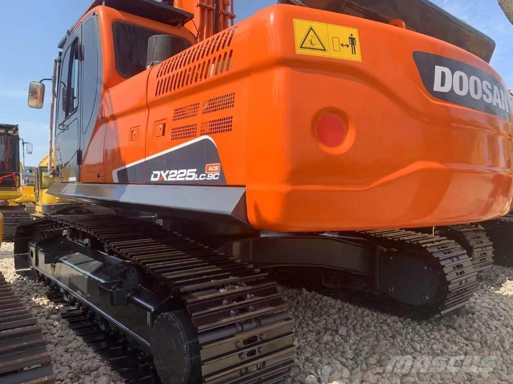 Doosan DX 225 Gravemaskiner på larvebånd