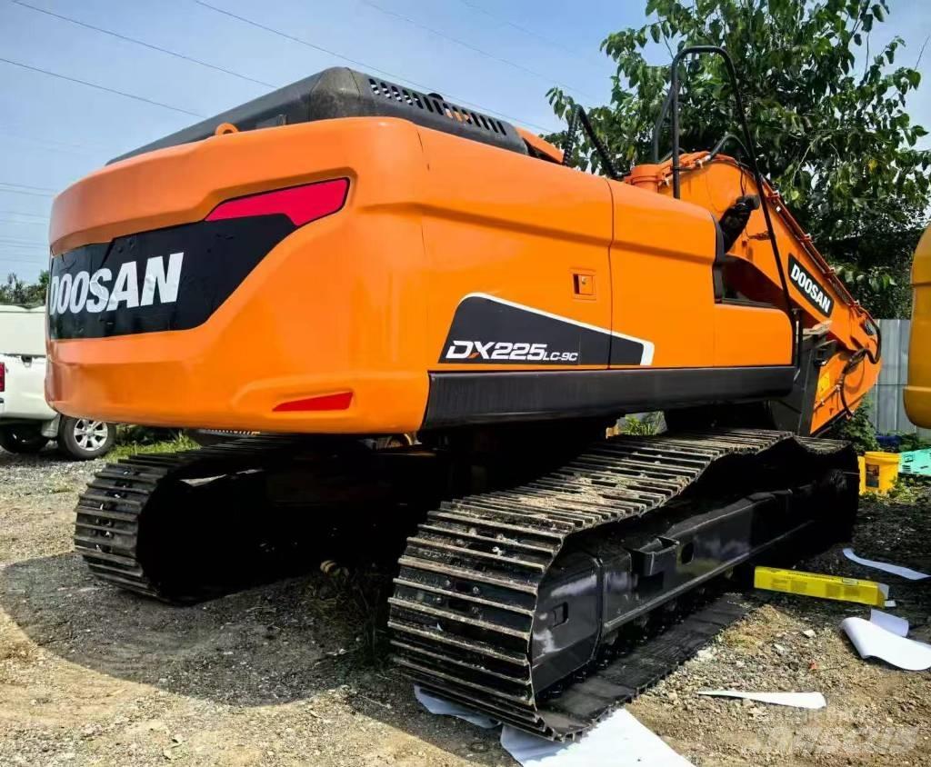 Doosan DX 225 LC Gravemaskiner på larvebånd