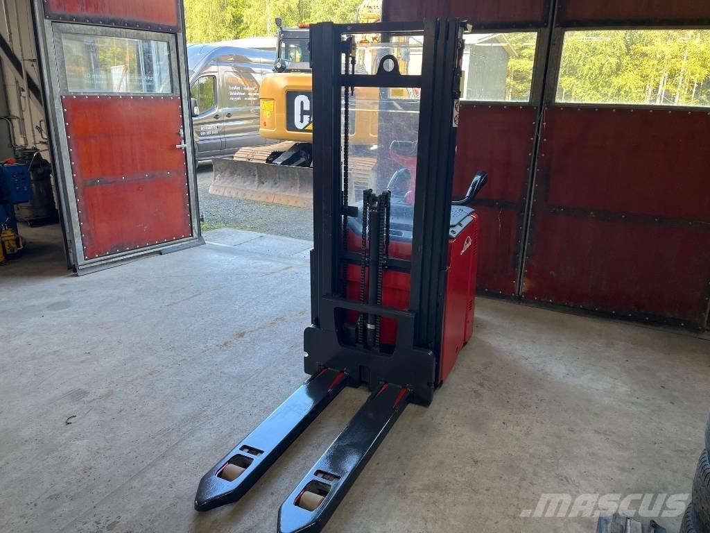 Linde D 14 AP Selvkørende stablere