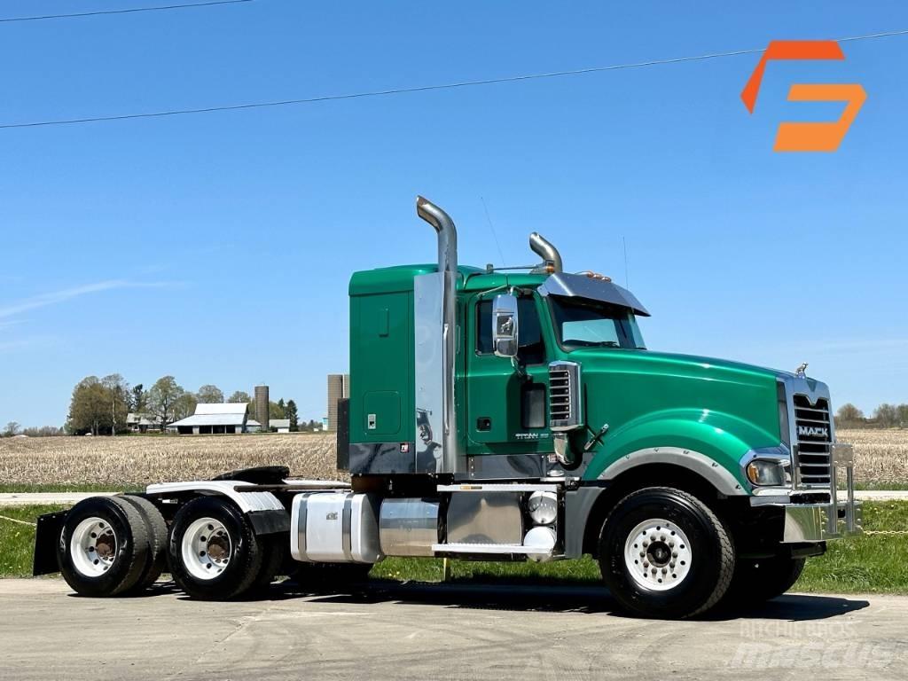 Mack TD713 Andre lastbiler