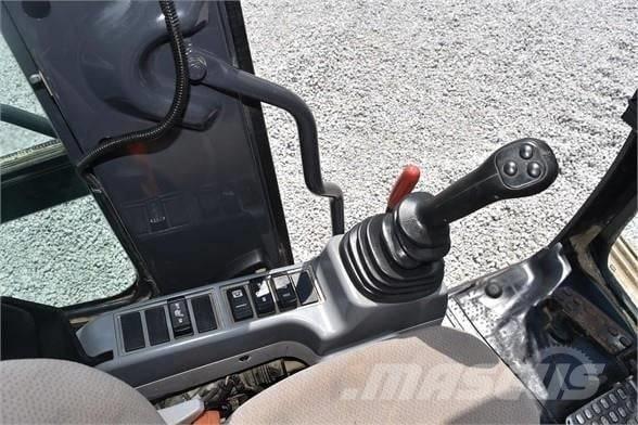 Hitachi ZX 135 Gravemaskiner på larvebånd