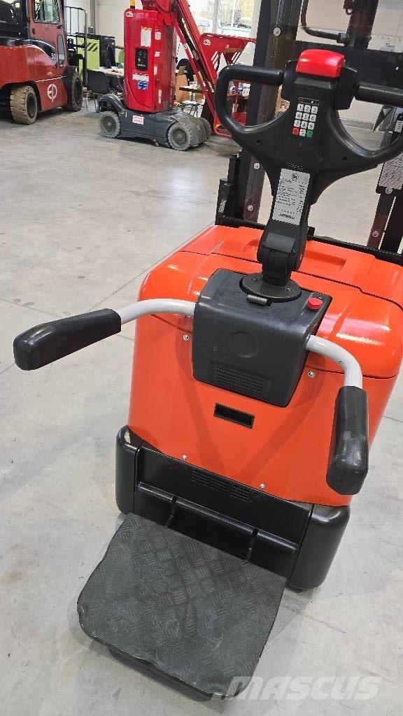 BT SPE 200 D Gaffelstabler med gående fører