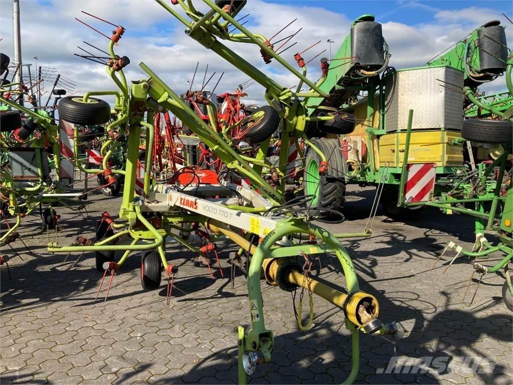 CLAAS Volto 770 T River og høvendere