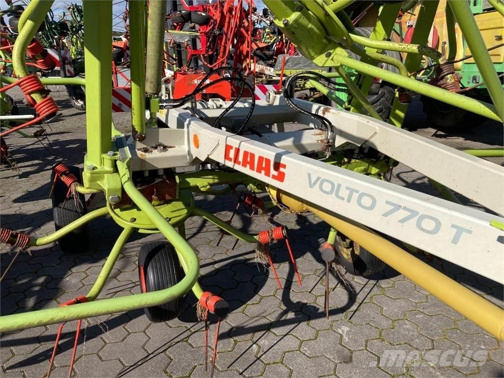 CLAAS Volto 770 T River og høvendere