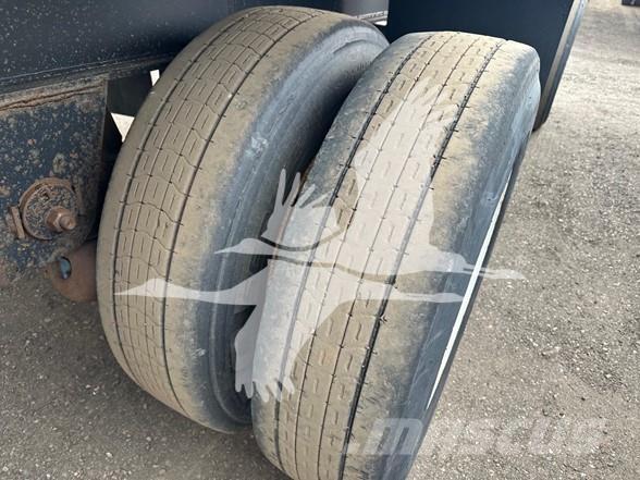 Utility 4000AE Semi-trailer med lad/flatbed