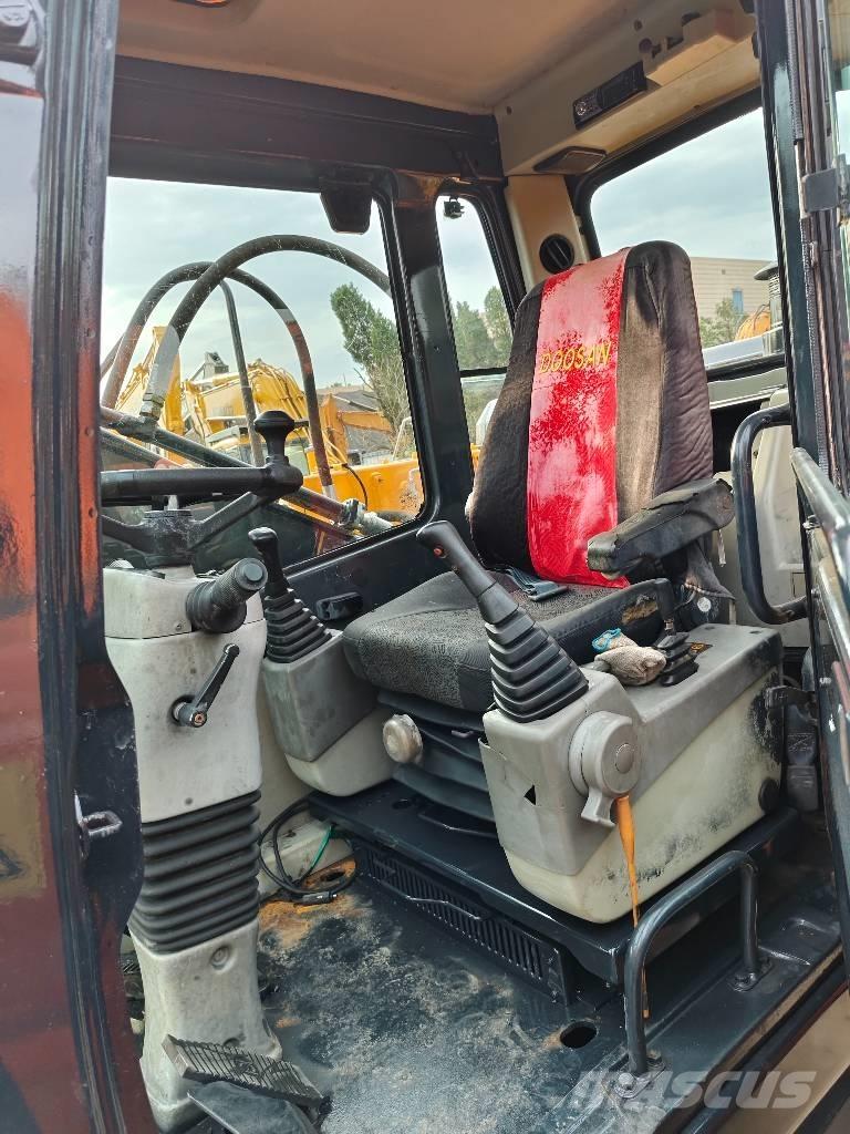 Hyundai r210w-9 Gravemaskiner på hjul