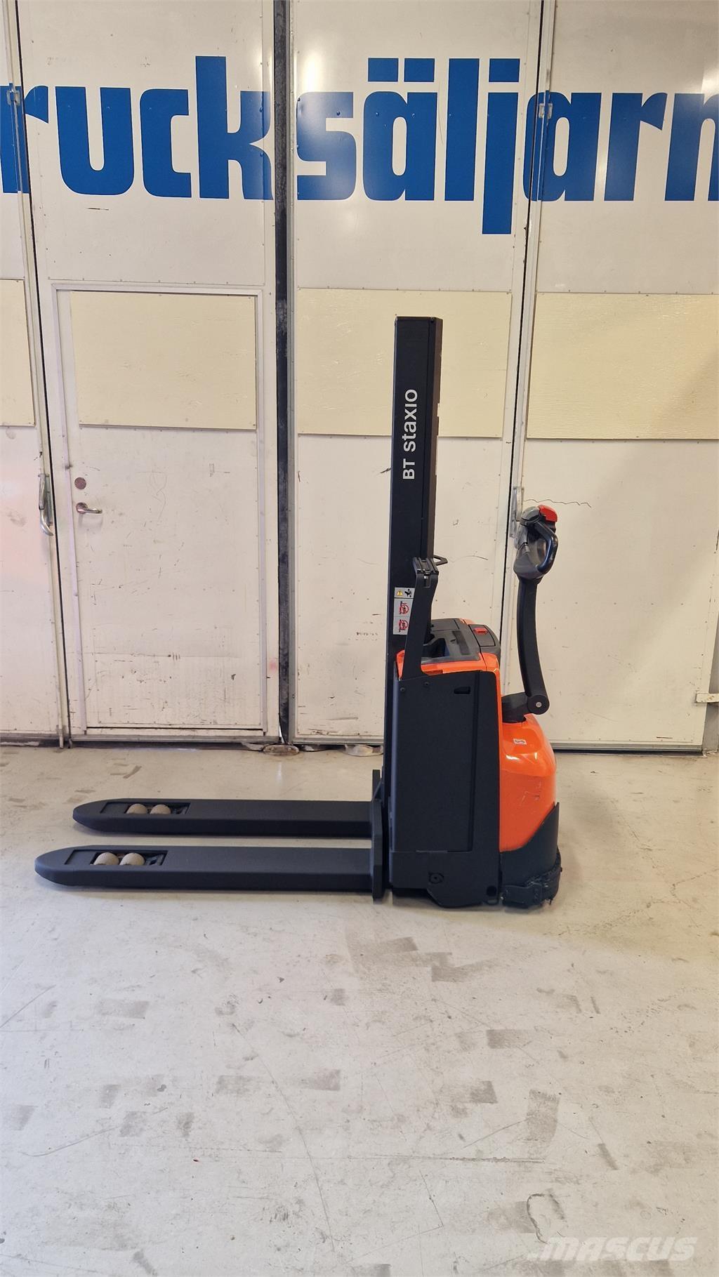 Toyota SWE080L Selvkørende stablere