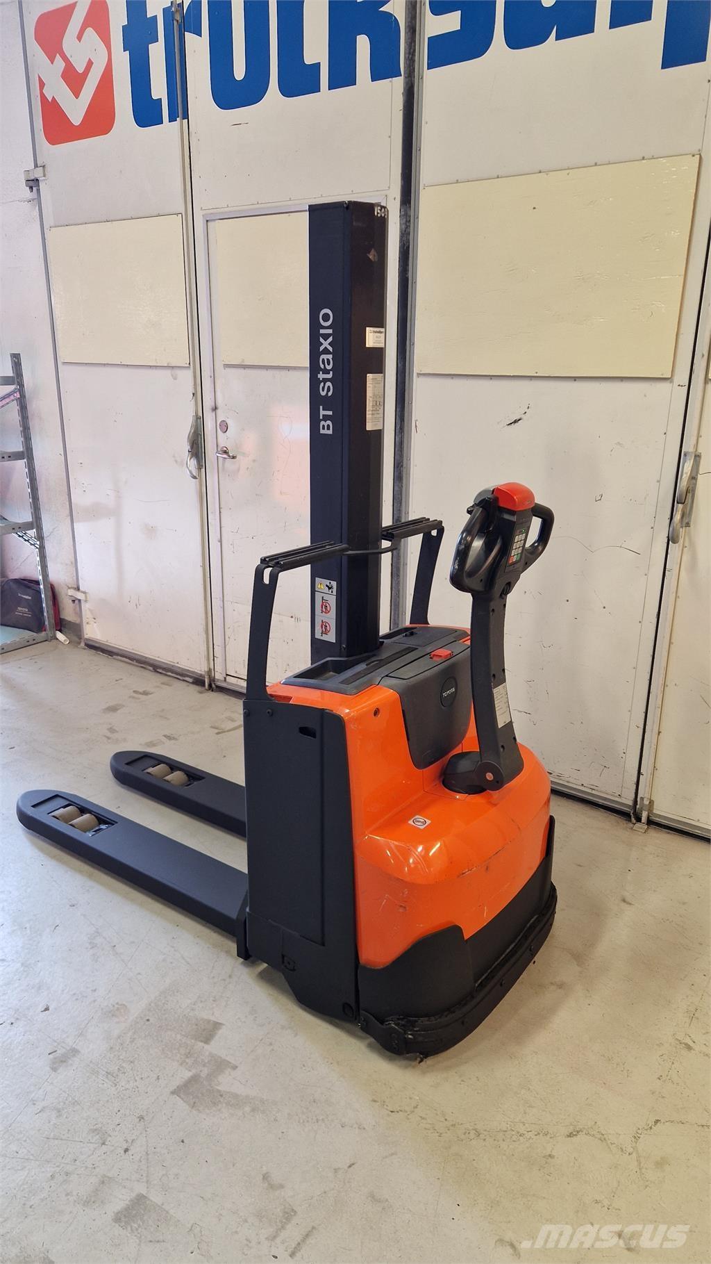 Toyota SWE080L Selvkørende stablere