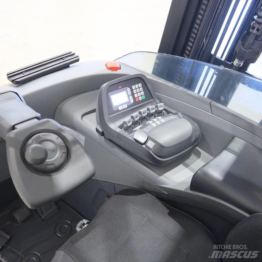 Toyota RRE160H Reachtruck