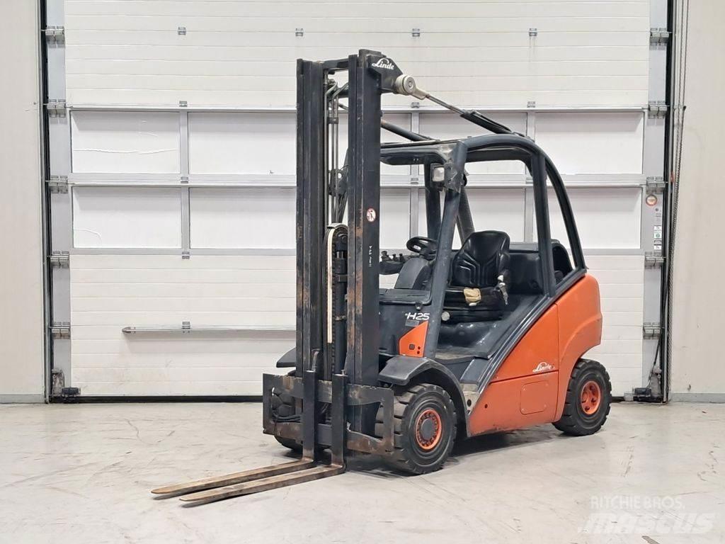 Linde H25T LPG gaffeltrucks