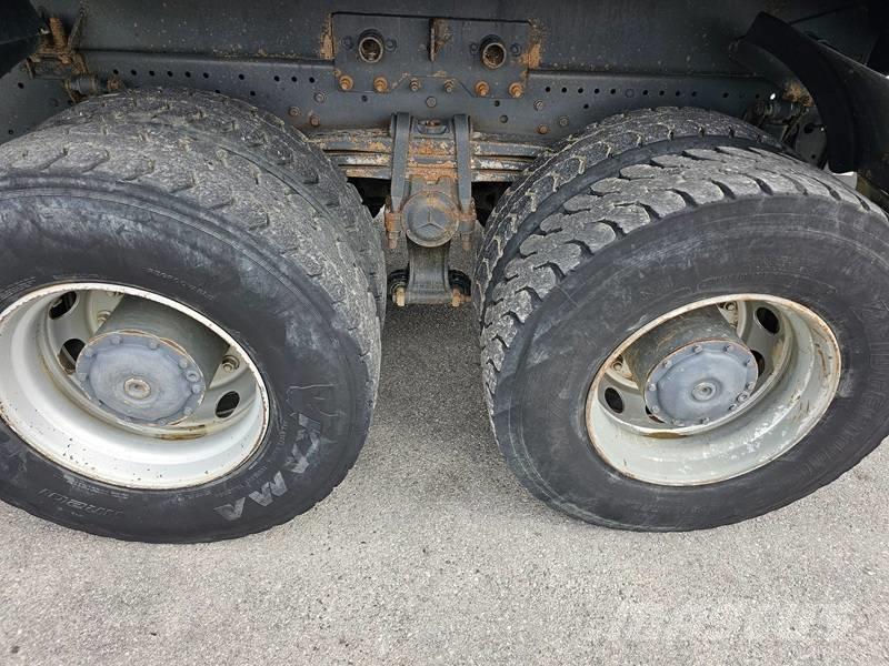 Mercedes-Benz DB3244 Lastbiler med tip