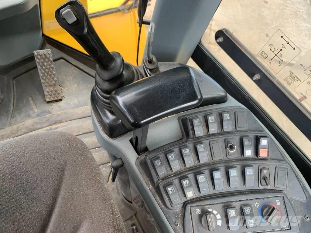 New Holland W 130 C Læssemaskiner på hjul