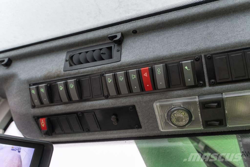 Sennebogen 821 E Gravemaskiner på hjul