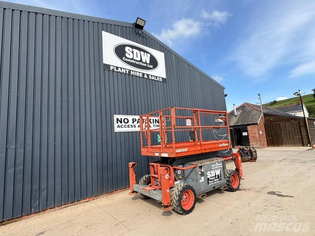 SkyJack SJ 6832 RT Saxlifte