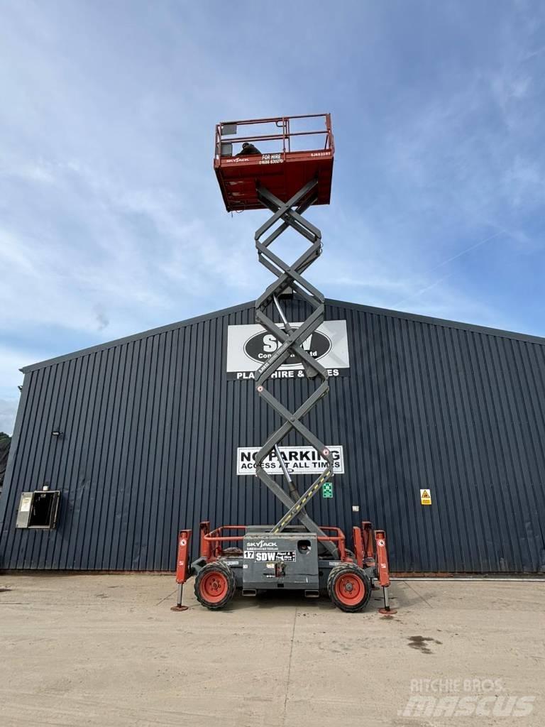 SkyJack SJ 6832 RT Saxlifte