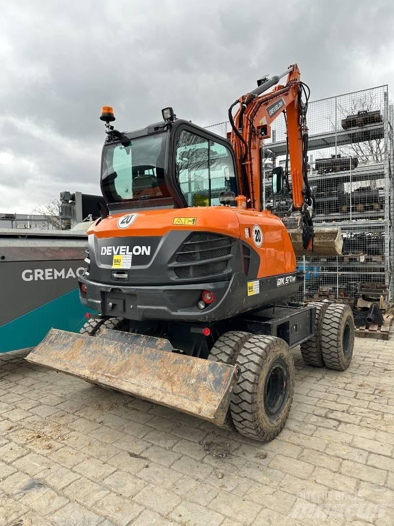 Develon DX 57 W-7 Gravemaskiner på hjul