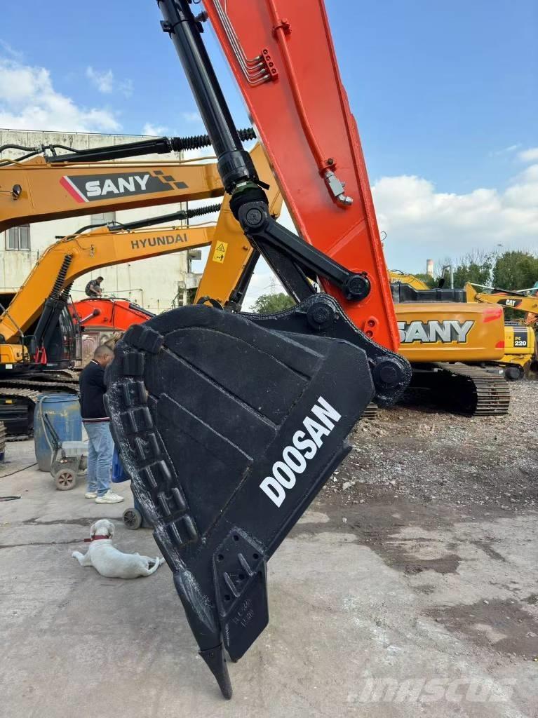 Doosan DX300 Gravemaskiner på larvebånd