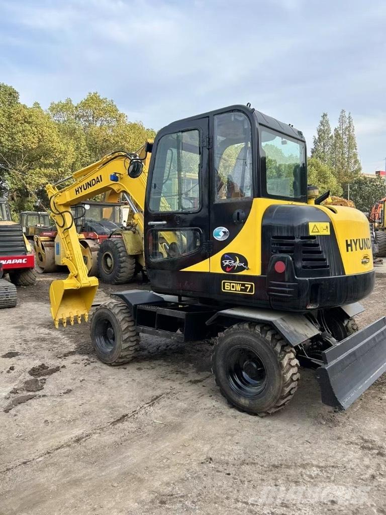Hyundai 60 W-7 Gravemaskiner på hjul