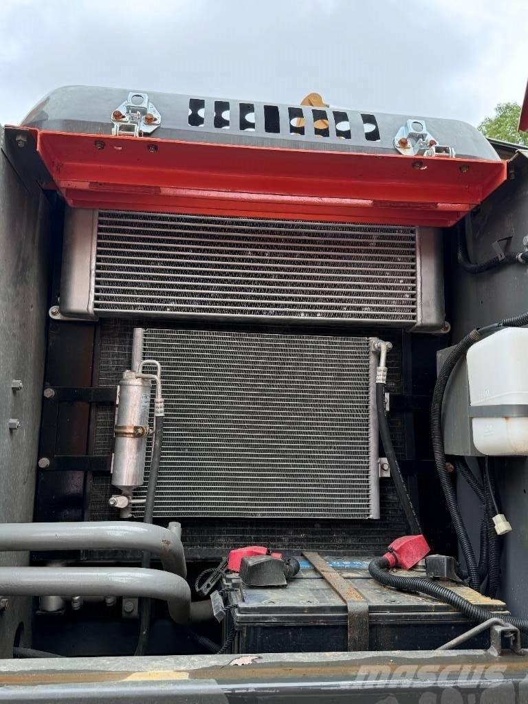 Hitachi ZX 200 Gravemaskiner på larvebånd