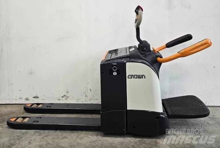 Crown WT 3040 E El-palleløftere med platform