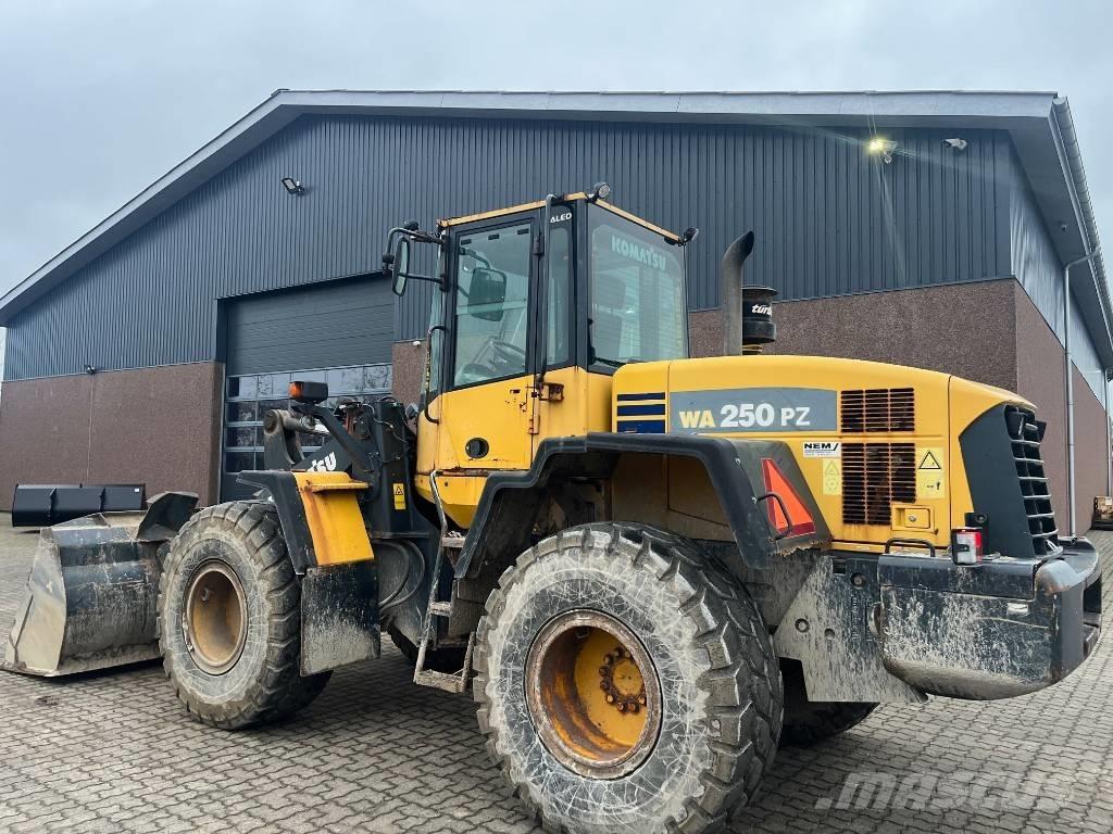 Komatsu WA 250 PZ-5 Læssemaskiner på hjul