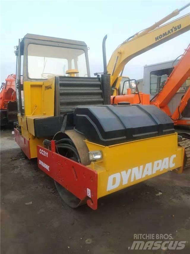 Dynapac CC211 Enkelt tromle